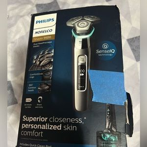 Philips Norelco Shaver 9500 SenseIQ Technology (S9502/83) Opened Box